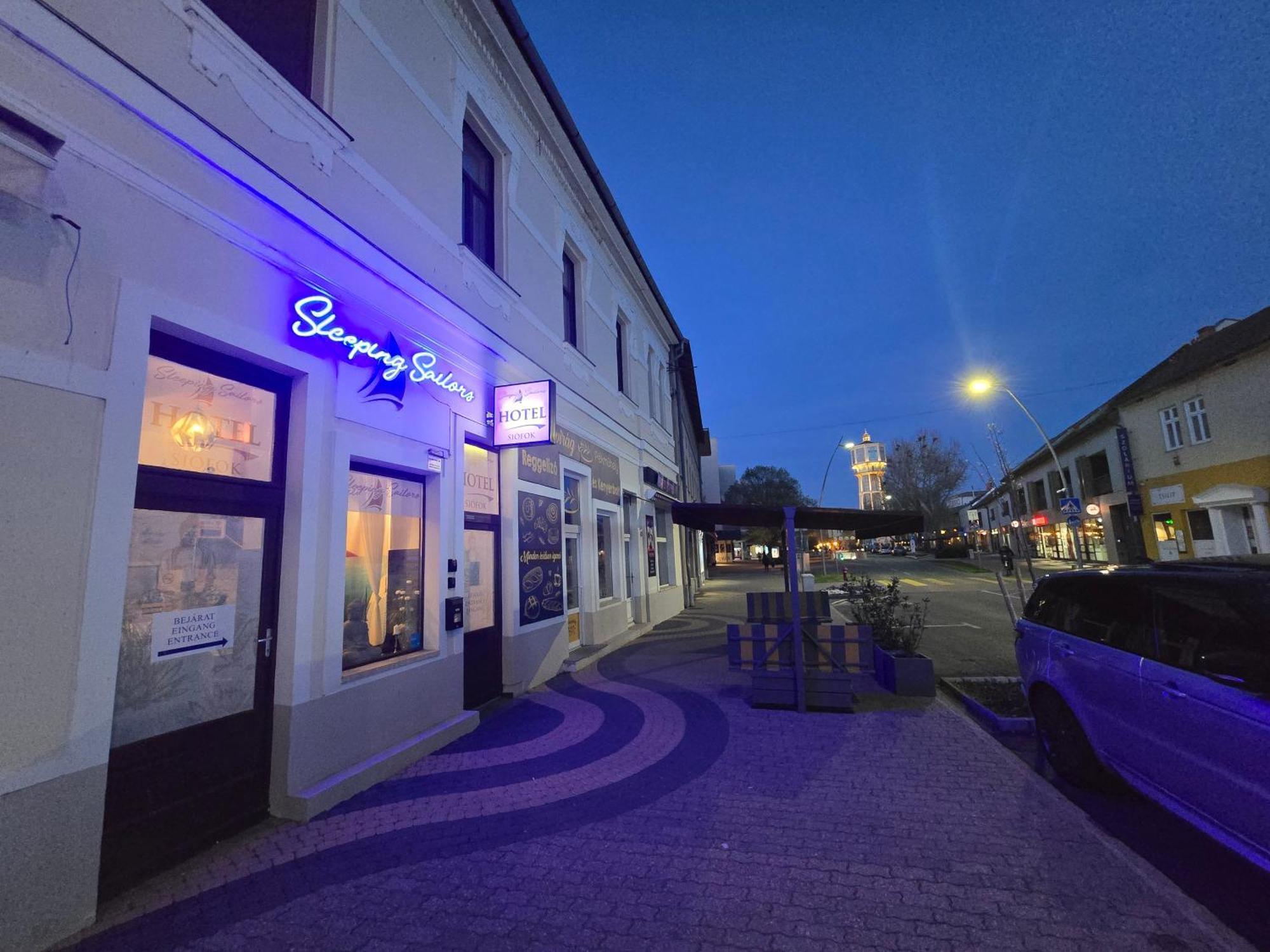 Sleeping Sailor Boutique Hotel Siofok Exterior photo